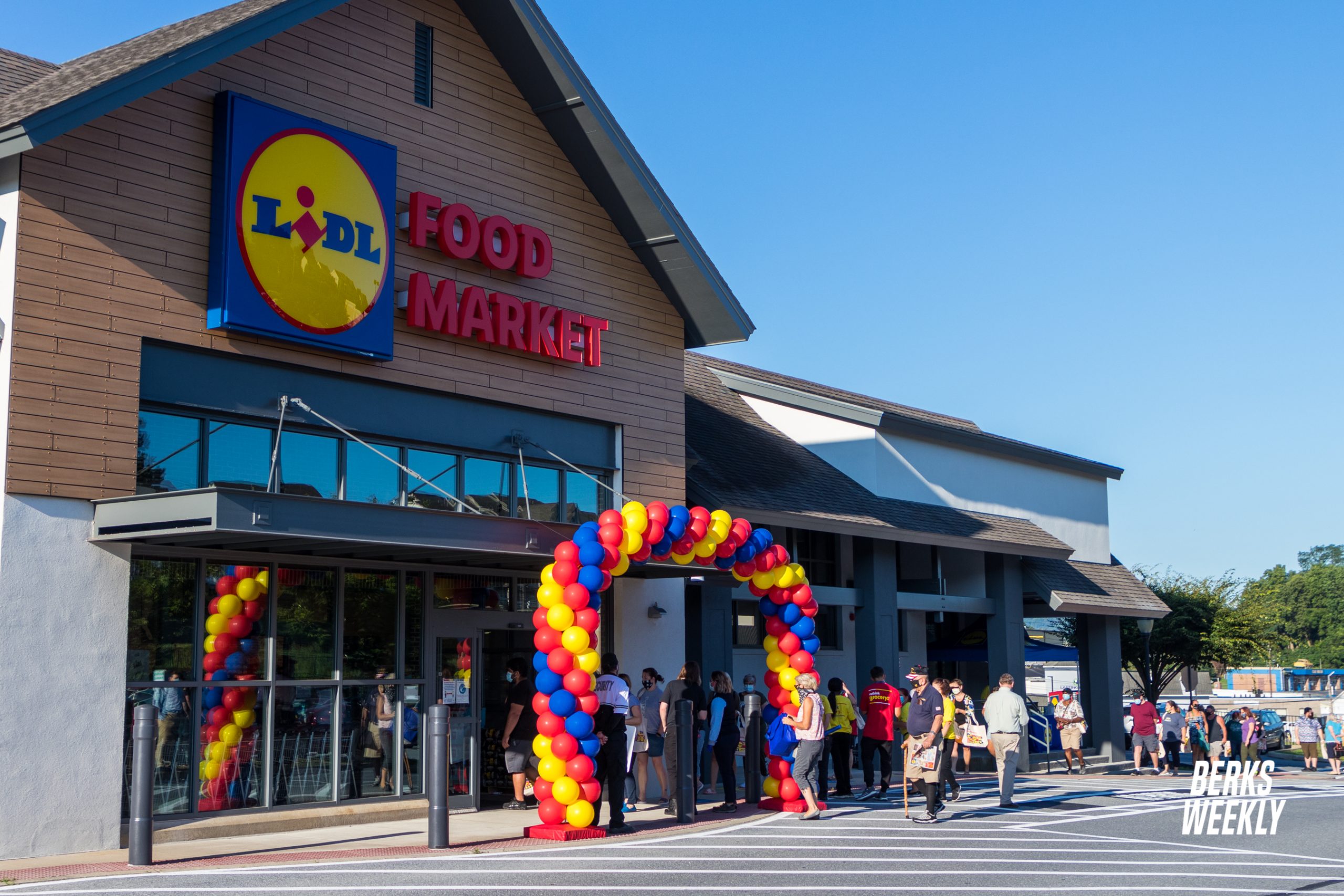 Discount grocer Lidl celebrates grand opening in Sinking Spring