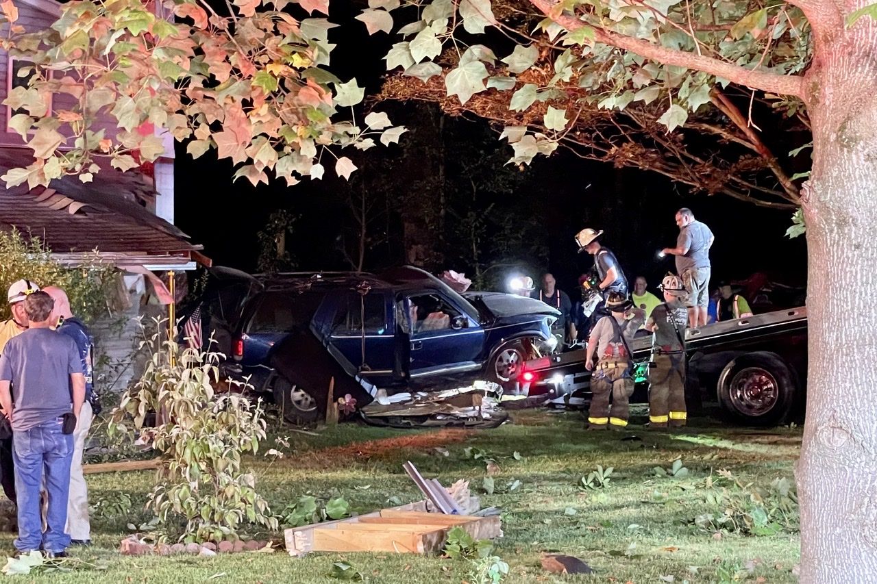 Driver flees after crashing car into house in Union Township