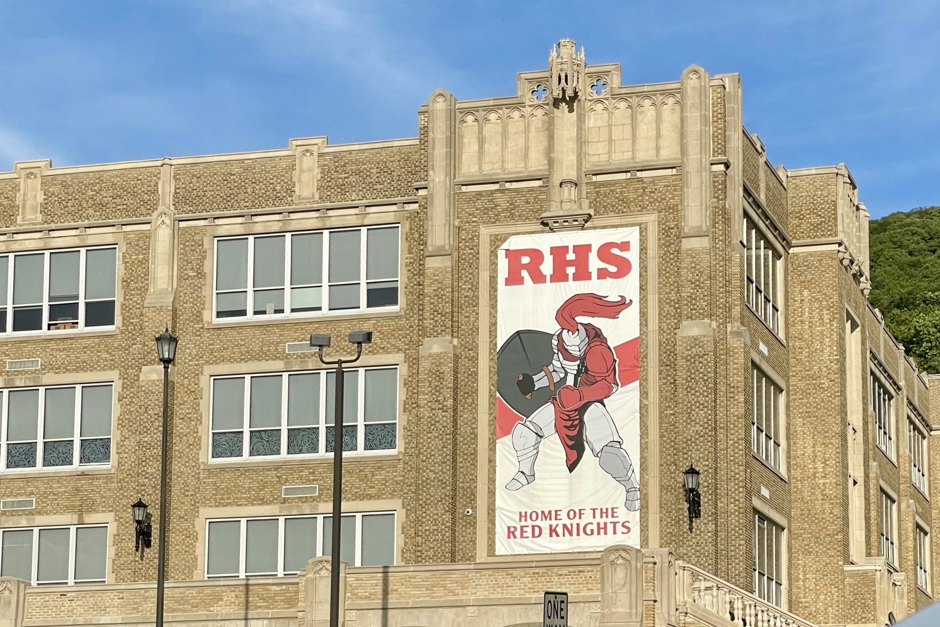 Reading School District Board approves fiveyear teacher’s contract